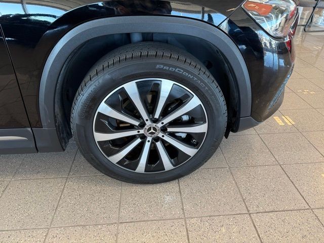 Mercedes-Benz GLA Vehicle Full-screen Gallery Image 10