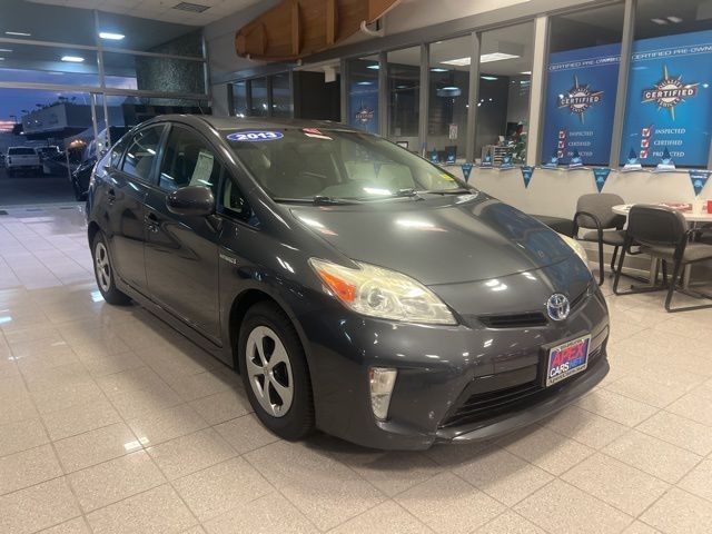 Toyota Prius Vehicle Full-screen Gallery Image 03