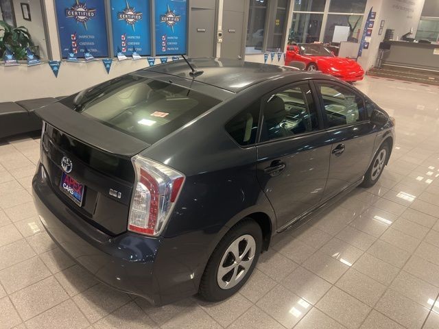 Toyota Prius Vehicle Full-screen Gallery Image 05