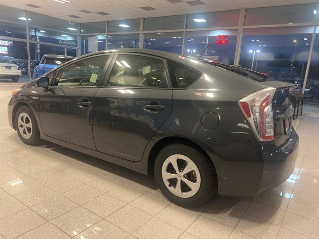 Toyota Prius Vehicle Full-screen Gallery Image 11