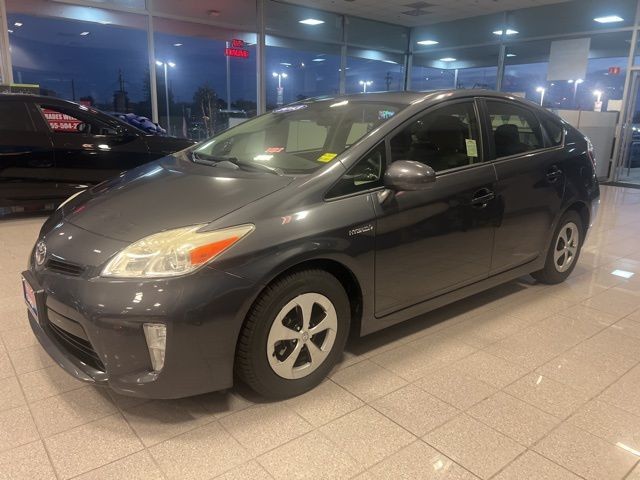 Toyota Prius Vehicle Full-screen Gallery Image 12