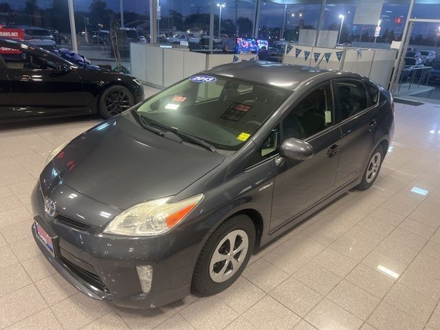 Toyota Prius Vehicle Full-screen Gallery Image 13