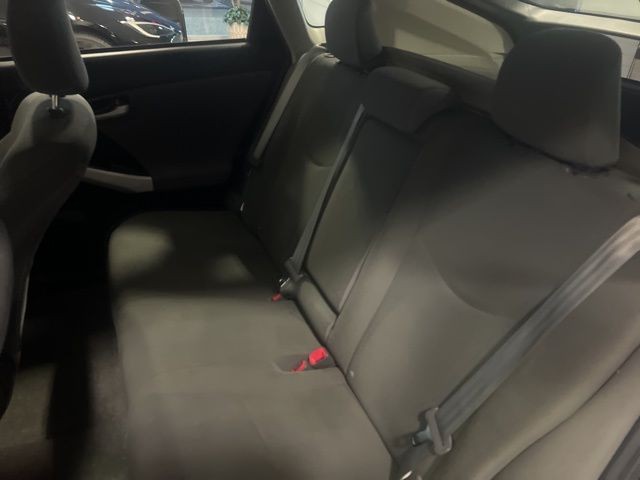 Toyota Prius Vehicle Full-screen Gallery Image 19