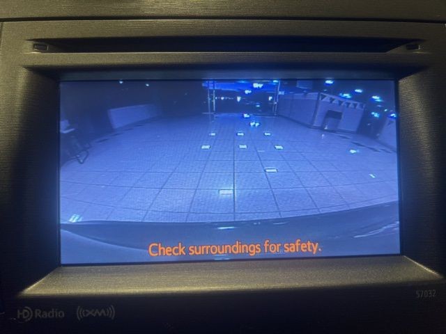 Toyota Prius Vehicle Full-screen Gallery Image 25