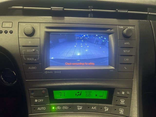 Toyota Prius Vehicle Full-screen Gallery Image 26