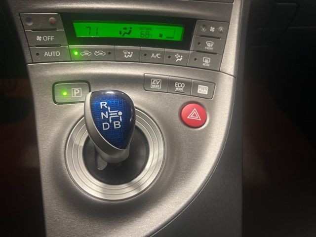 Toyota Prius Vehicle Full-screen Gallery Image 27