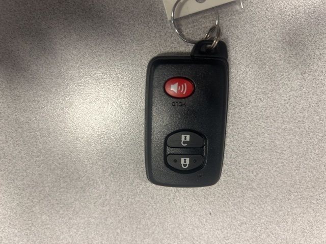 Toyota Prius Vehicle Full-screen Gallery Image 33