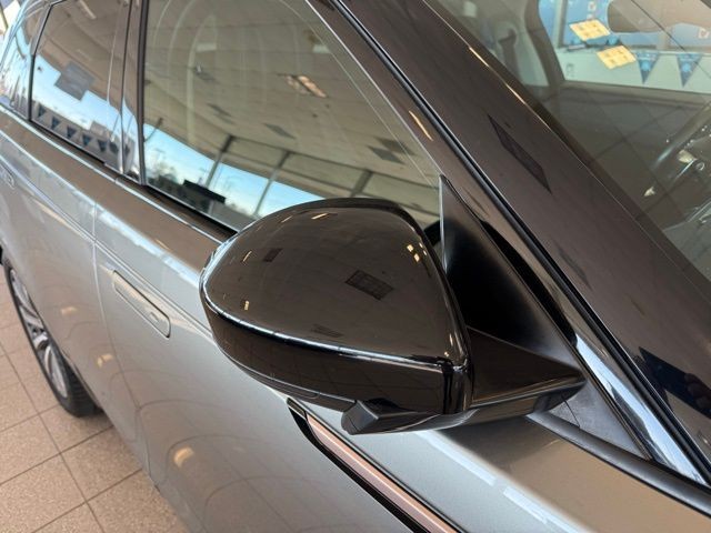 Land Rover Range Rover Velar Vehicle Full-screen Gallery Image 11