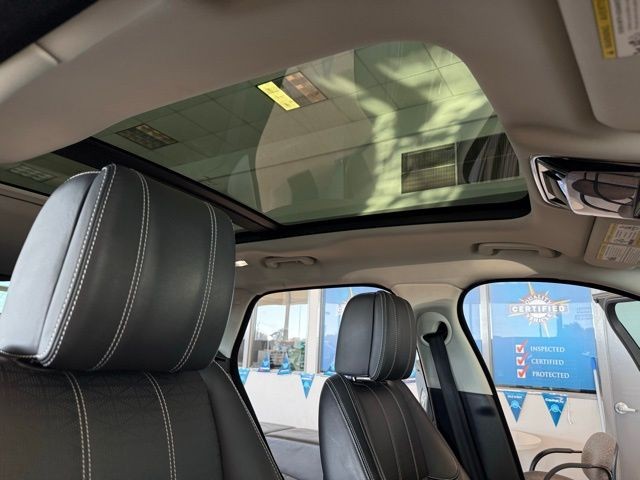 Land Rover Range Rover Velar Vehicle Full-screen Gallery Image 26