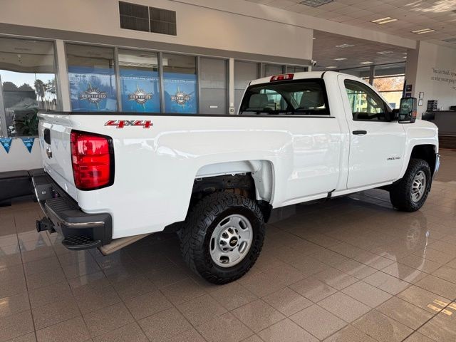 Chevrolet Silverado 2500HD Vehicle Full-screen Gallery Image 03