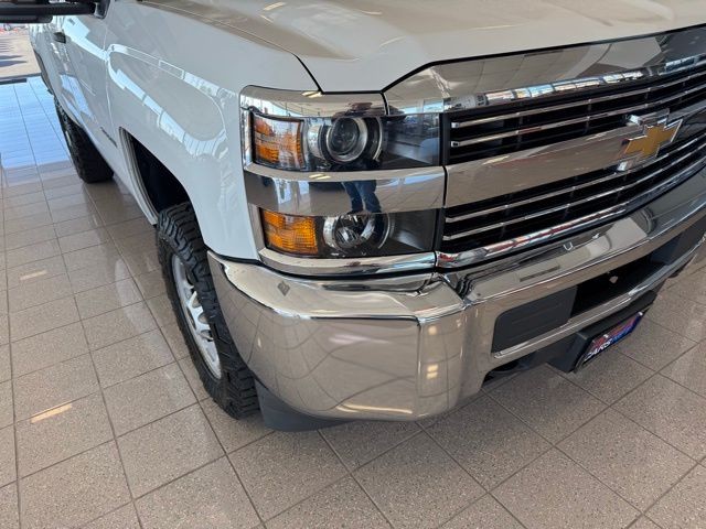 Chevrolet Silverado 2500HD Vehicle Full-screen Gallery Image 09