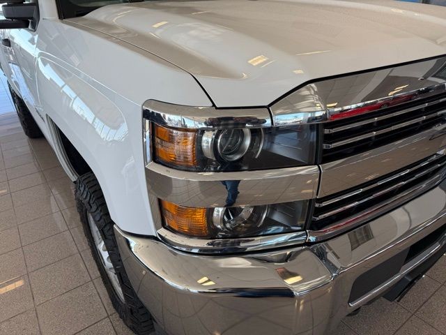 Chevrolet Silverado 2500HD Vehicle Full-screen Gallery Image 10