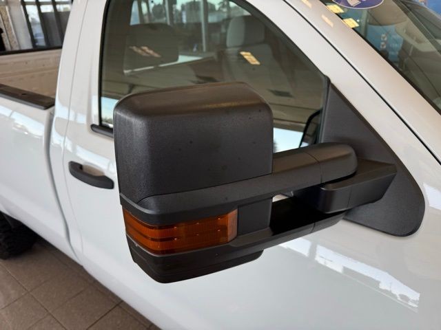 Chevrolet Silverado 2500HD Vehicle Full-screen Gallery Image 12