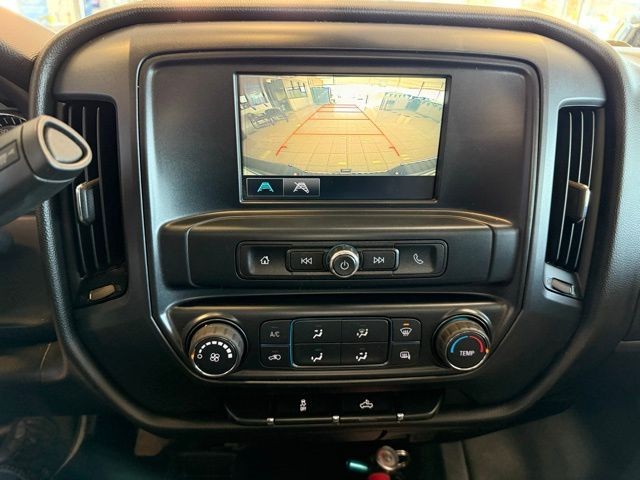 Chevrolet Silverado 2500HD Vehicle Full-screen Gallery Image 18