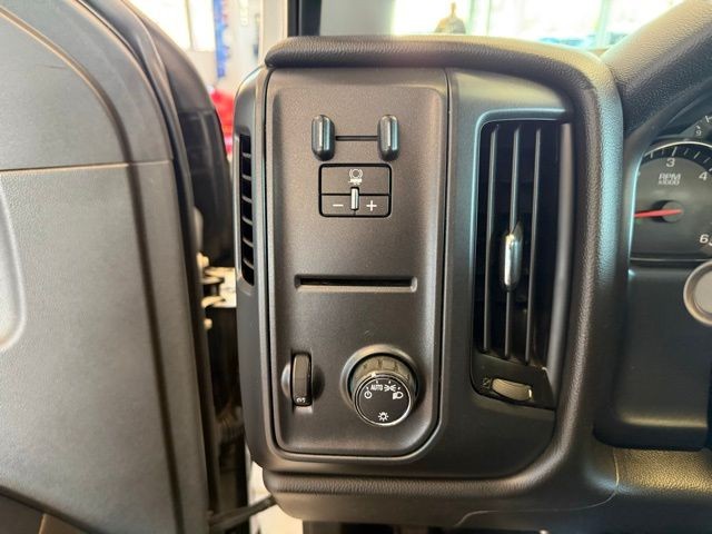 Chevrolet Silverado 2500HD Vehicle Full-screen Gallery Image 20