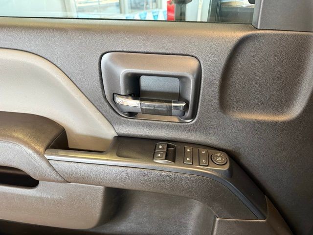 Chevrolet Silverado 2500HD Vehicle Full-screen Gallery Image 21