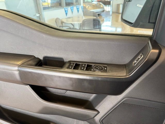 Ford F-150 Vehicle Full-screen Gallery Image 18