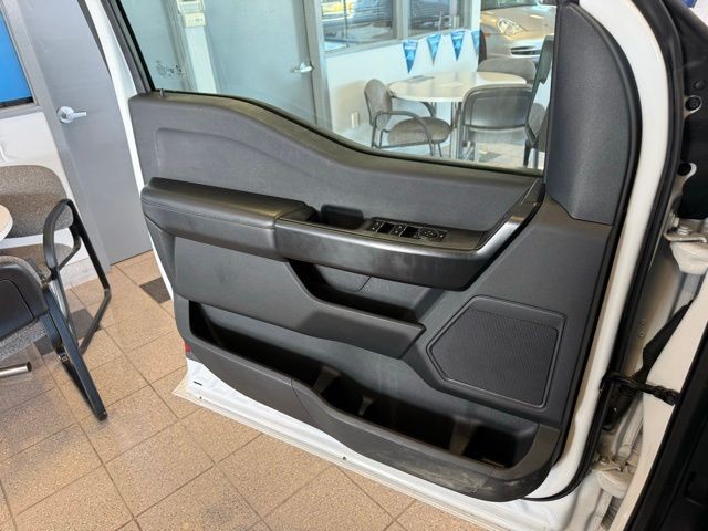 Ford F-150 Vehicle Full-screen Gallery Image 19