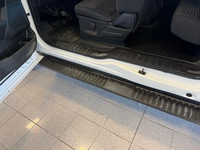 Ford F-150 Vehicle Full-screen Gallery Image 21