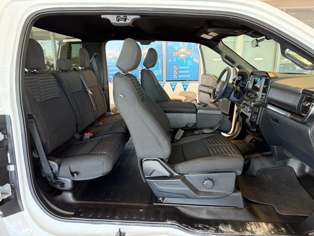 Ford F-150 Vehicle Full-screen Gallery Image 24