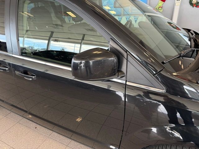 Dodge Grand Caravan Vehicle Full-screen Gallery Image 10