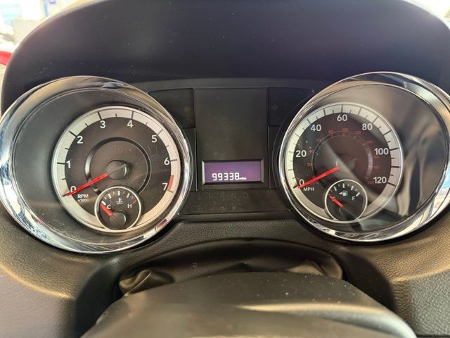 Dodge Grand Caravan Vehicle Full-screen Gallery Image 12