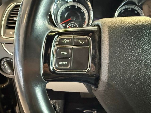 Dodge Grand Caravan Vehicle Full-screen Gallery Image 15