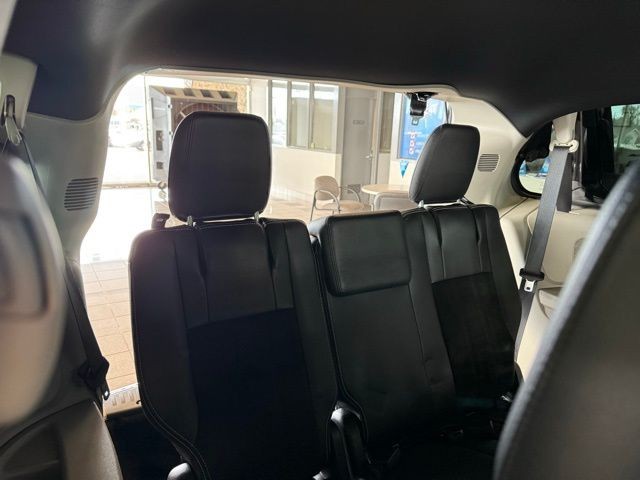 Dodge Grand Caravan Vehicle Full-screen Gallery Image 20