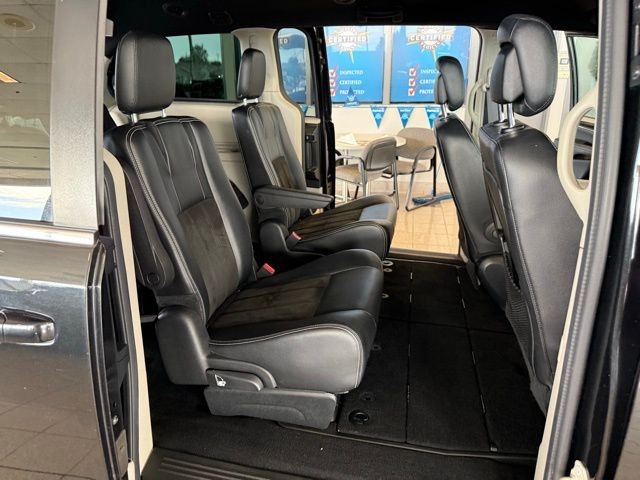 Dodge Grand Caravan Vehicle Full-screen Gallery Image 21