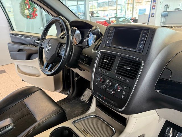 Dodge Grand Caravan Vehicle Full-screen Gallery Image 24