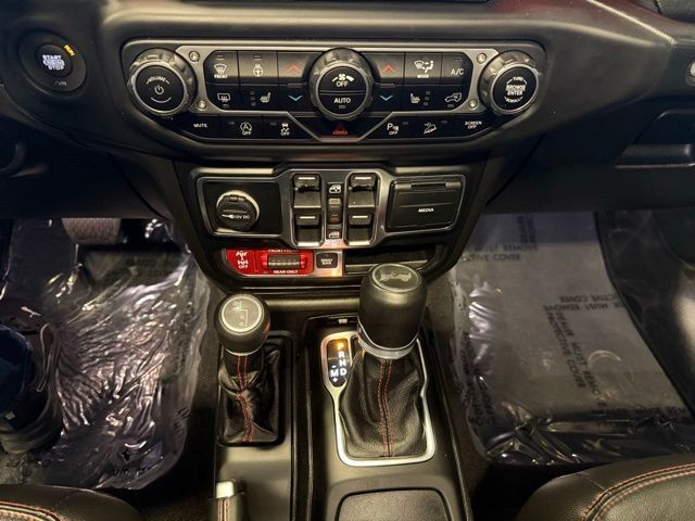 Jeep Wrangler Unlimited Vehicle Full-screen Gallery Image 16