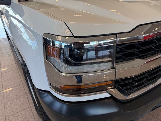 Chevrolet Silverado 1500 LD Vehicle Full-screen Gallery Image 09