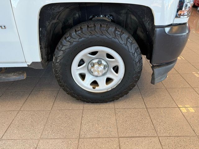 Chevrolet Silverado 1500 LD Vehicle Full-screen Gallery Image 10