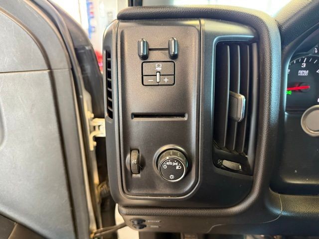 Chevrolet Silverado 1500 LD Vehicle Full-screen Gallery Image 16