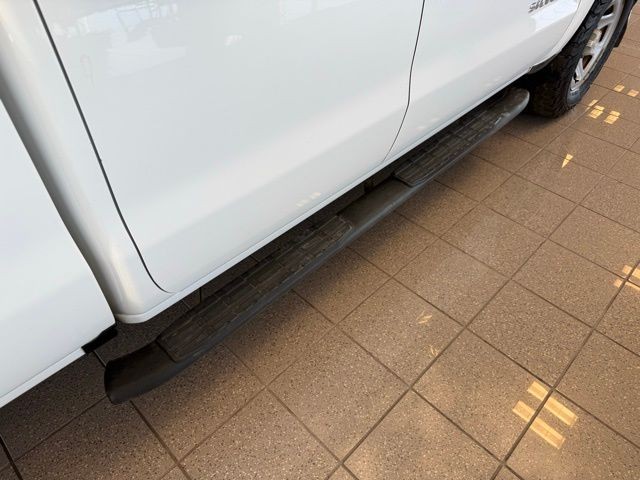 Chevrolet Silverado 1500 LD Vehicle Full-screen Gallery Image 22