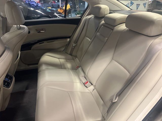 Acura RLX Vehicle Full-screen Gallery Image 19