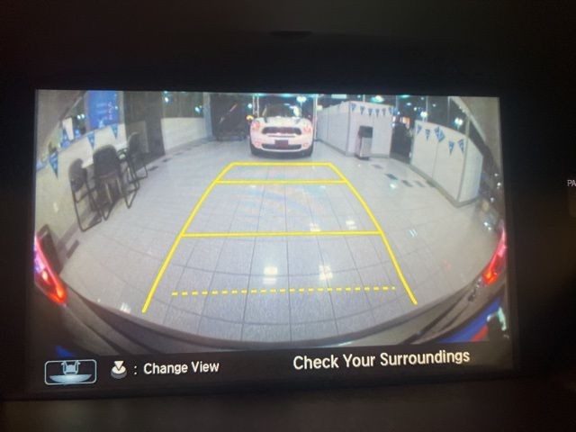 Acura RLX Vehicle Full-screen Gallery Image 26