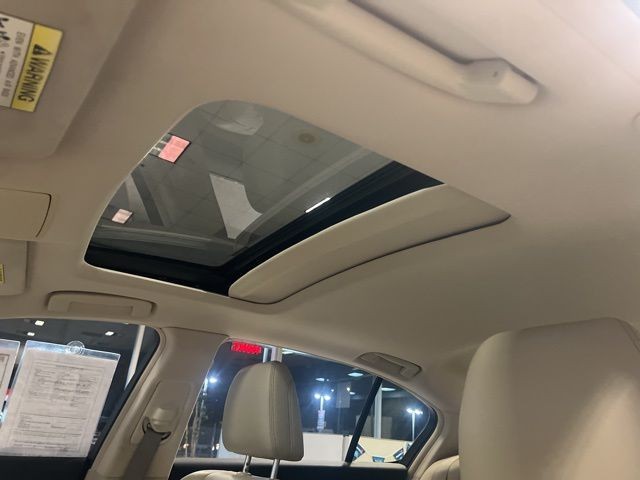 Acura RLX Vehicle Full-screen Gallery Image 30