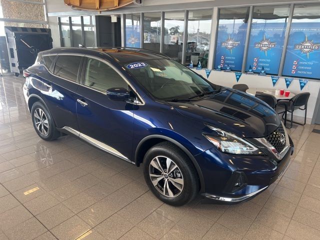 Nissan Murano Vehicle Full-screen Gallery Image 03