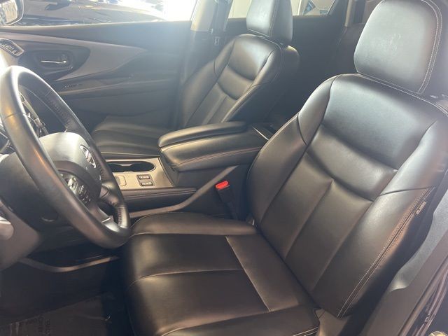 Nissan Murano Vehicle Full-screen Gallery Image 20