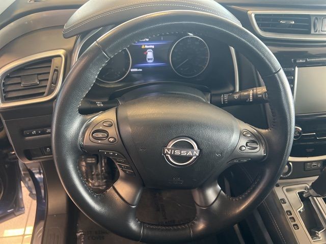 Nissan Murano Vehicle Full-screen Gallery Image 23