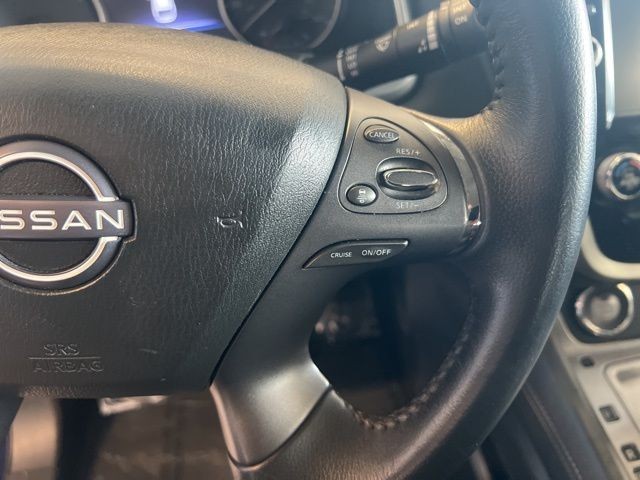 Nissan Murano Vehicle Full-screen Gallery Image 25