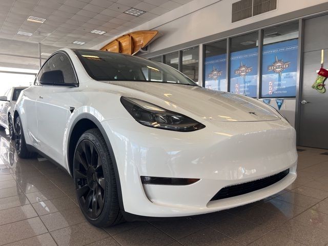 Tesla Model Y Vehicle Full-screen Gallery Image 03