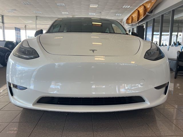 Tesla Model Y Vehicle Full-screen Gallery Image 14