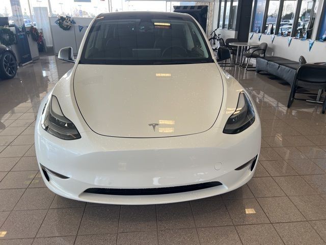 Tesla Model Y Vehicle Full-screen Gallery Image 15