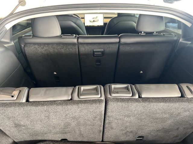 Tesla Model Y Vehicle Full-screen Gallery Image 21