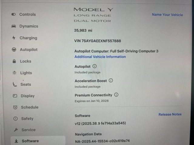 Tesla Model Y Vehicle Full-screen Gallery Image 25