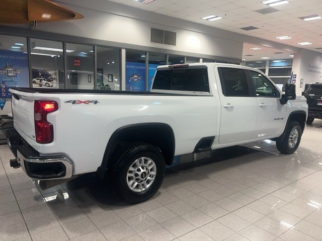 Chevrolet Silverado 2500HD Vehicle Full-screen Gallery Image 06