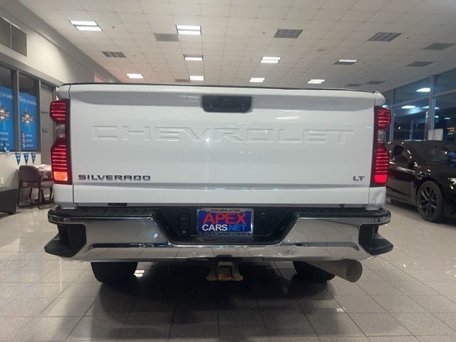 Chevrolet Silverado 2500HD Vehicle Full-screen Gallery Image 08