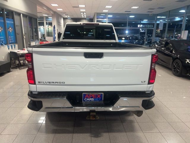 Chevrolet Silverado 2500HD Vehicle Full-screen Gallery Image 09